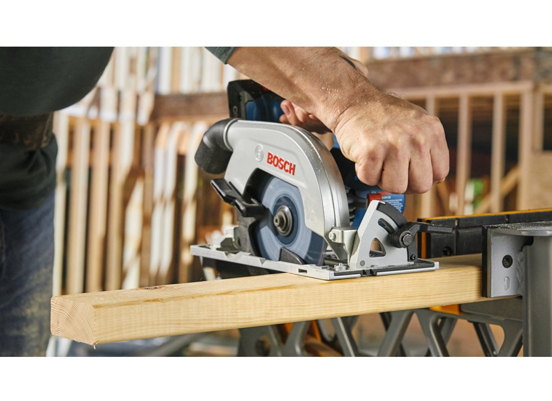 18V BRUSHLESS BLADE-RIGHT 6-1/2 IN. CIRCULAR SAW KIT WITH (2) CORE18V 4 AH ADVANCED POWER BATTERIES