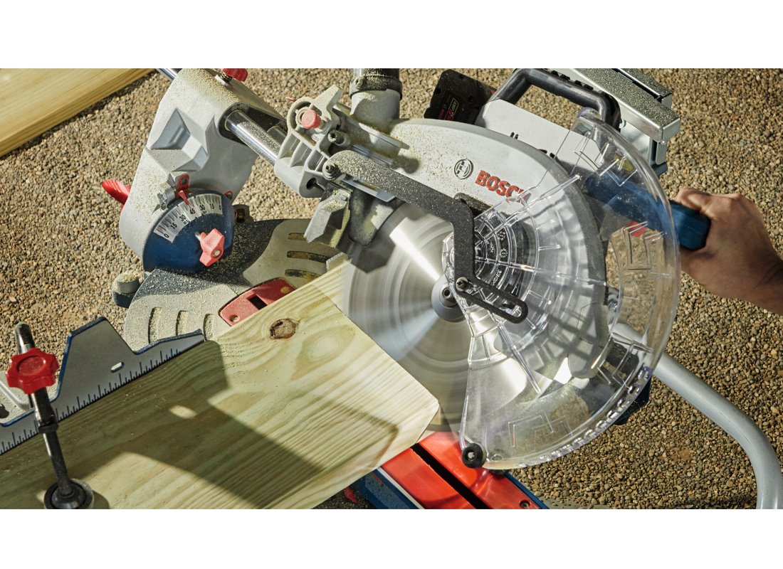 SCIE À ONGLETS COULISSANTE À DOUBLE INCLINAISON 18V PROFACTOR™ DE 12 PO (OUTIL SEUL)