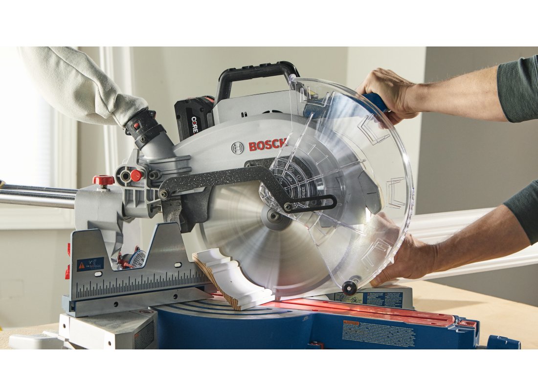 SCIE À ONGLETS COULISSANTE À DOUBLE INCLINAISON 18V PROFACTOR™ DE 12 PO (OUTIL SEUL)