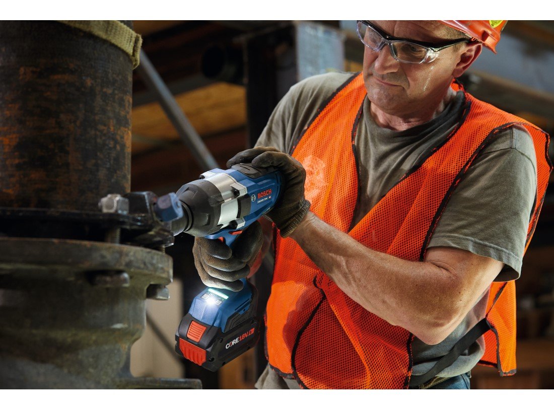 PROFACTOR™ 18V CONNECTED 3/4 IN. IMPACT WRENCH KIT WITH FRICTION RING AND THRU-HOLE AND (1) CORE18V® 8 AH HIGH POWER BATTERY