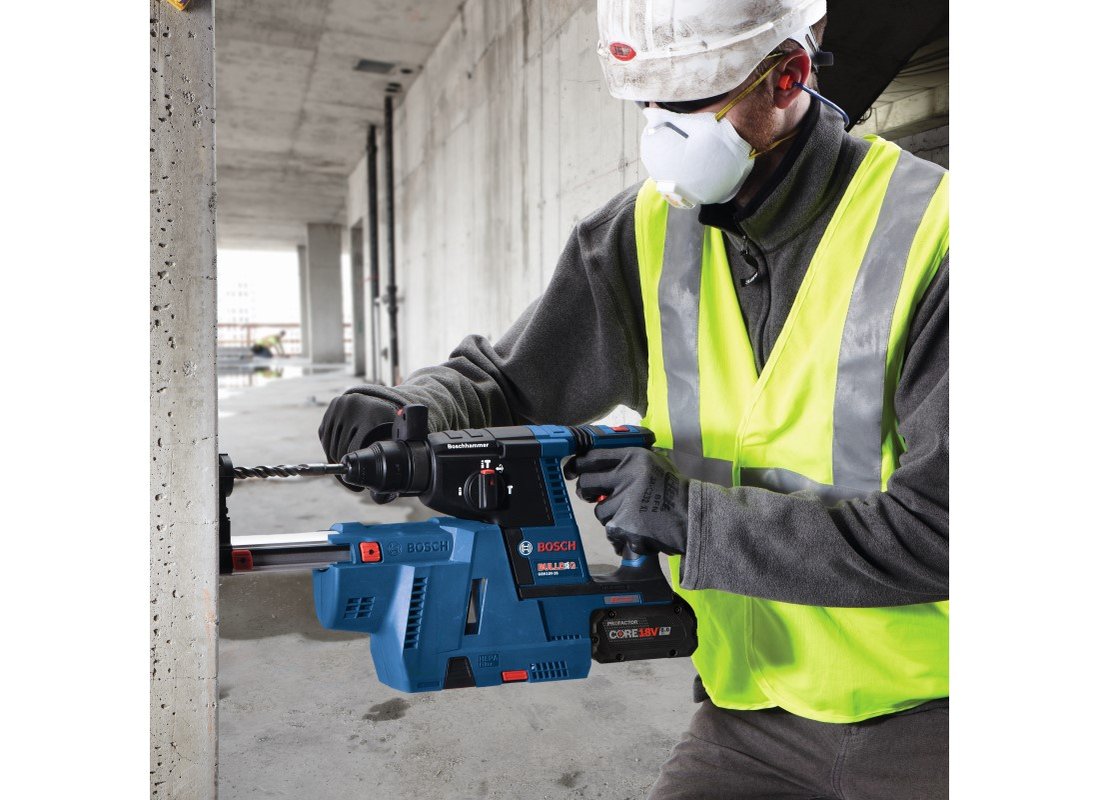 Ensemble marteau perforateur 18 V Brushless SDS-plus® Bulldog™ de 1 po avec dispositif d’aspiration de poussière et (2) batteries Performance PROFACTOR CORE18V 8.0 Ah