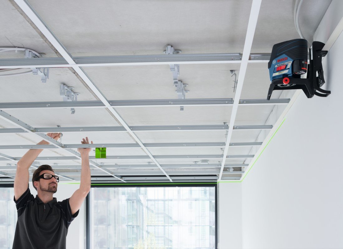 Laser croix 12 V Max connecté avec faisceaux laser verts et points d’aplomb