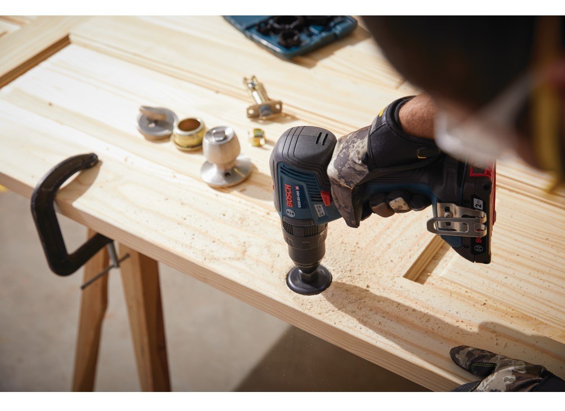 Ensemble de 2 outils 18V avec perceuse/visseuse à percussion de 1/2 po, visseuse/clé à chocs à porte-outil 2 en 1 (1/4 po et 1/2 po) pour embouts et douilles et (2) batteries Standard Power de 2 Ah