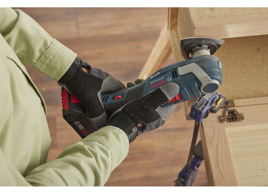 18V Brushless StarlockPlus® Oscillating Multi-Tool Kit with (1) CORE18V® 4 Ah Advanced Power Battery