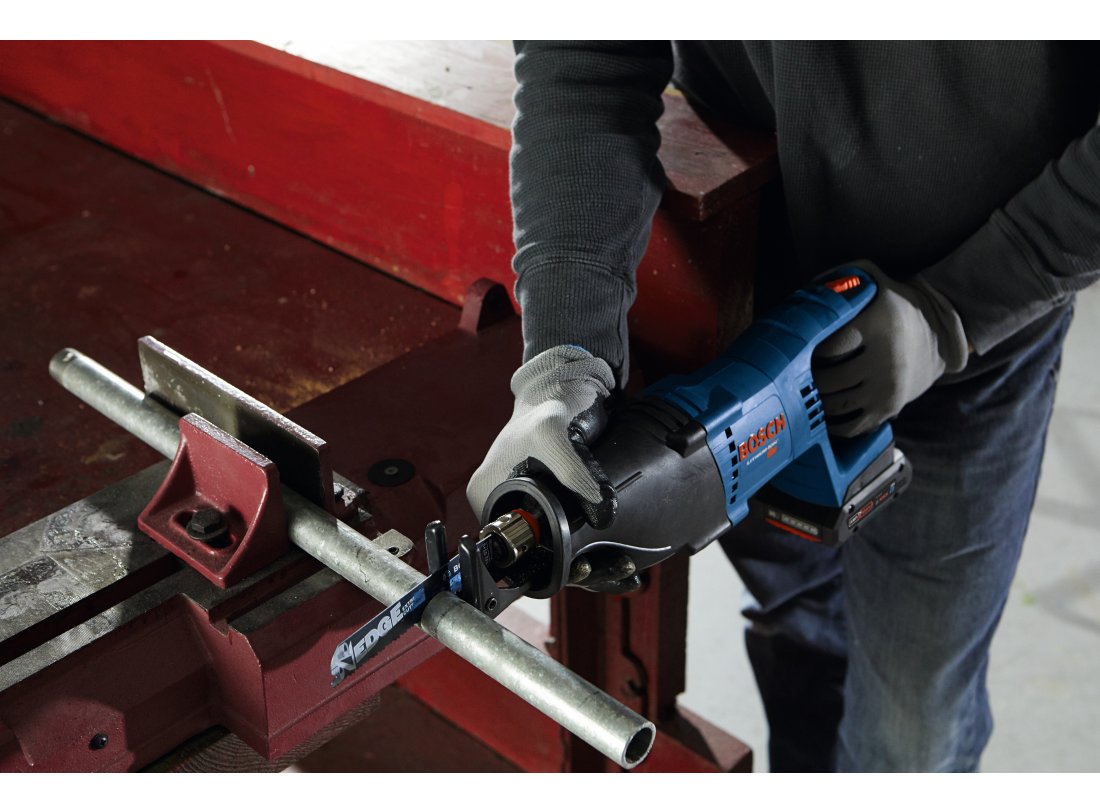 18V 1-1/8 In. D-Handle Reciprocating Saw Kit with (1) CORE18V 4 Ah Advanced Power Battery