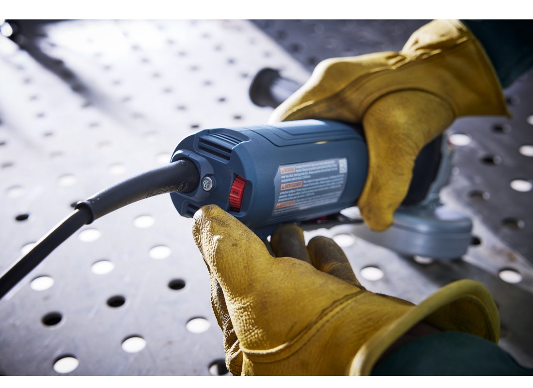 Rectifieuse angulaire ergonomique de 4 ½ po avec interrupteur à palette non blocable