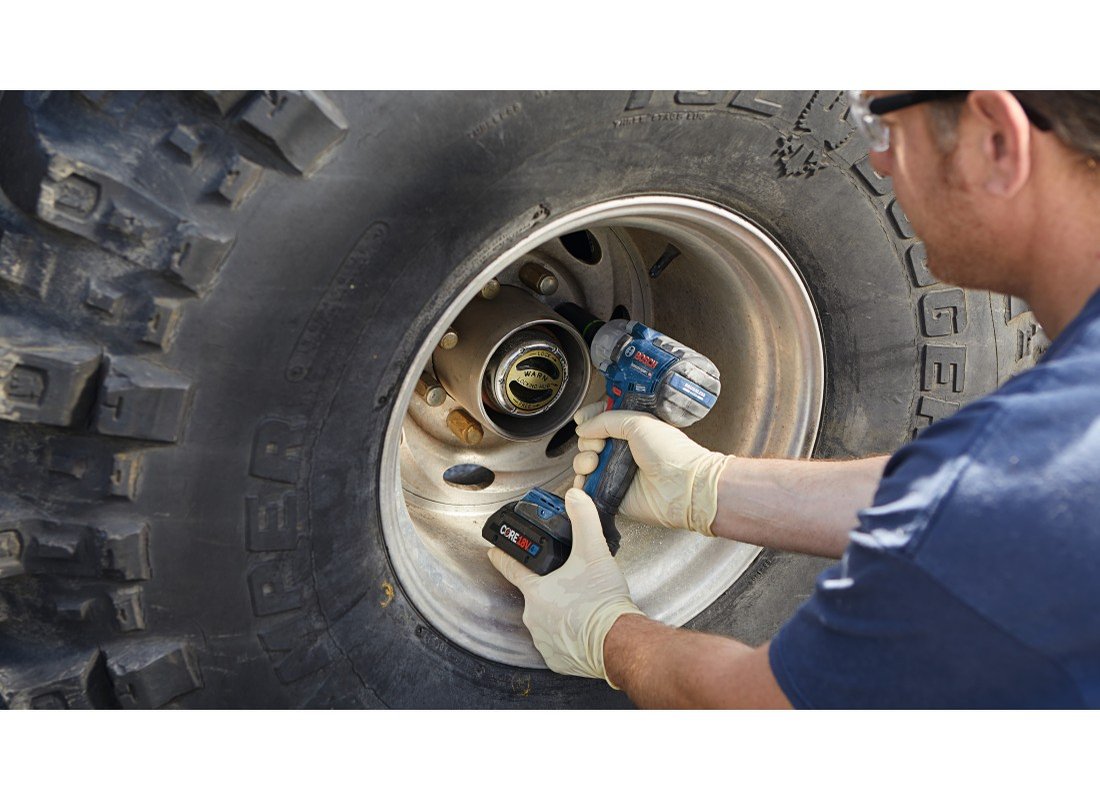 18V Brushless 1/2 In. Mid-Torque Impact Wrench Kit with Pin Detent and (2) CORE18V® 4 Ah Advanced Power Batteries