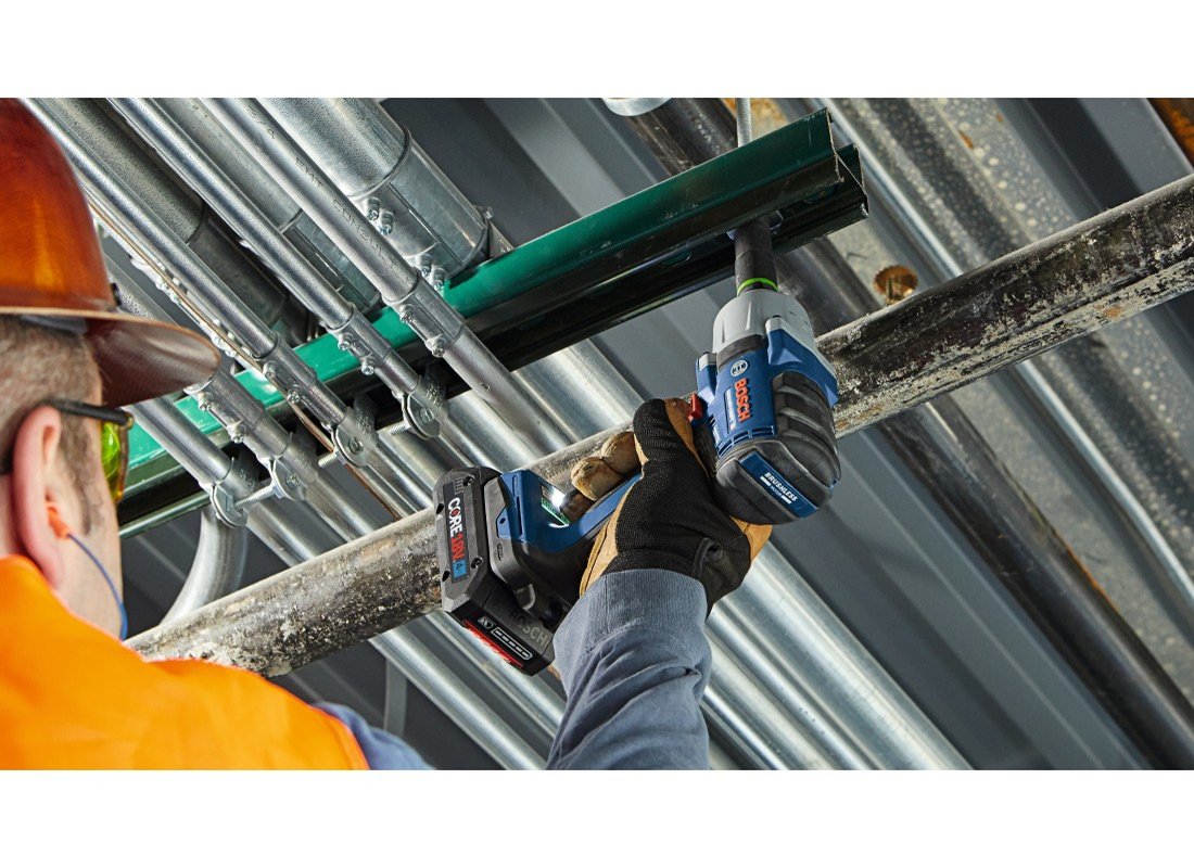 18V Brushless 1/2 In. Mid-Torque Impact Wrench Kit with Pin Detent and (2) CORE18V® 4 Ah Advanced Power Batteries