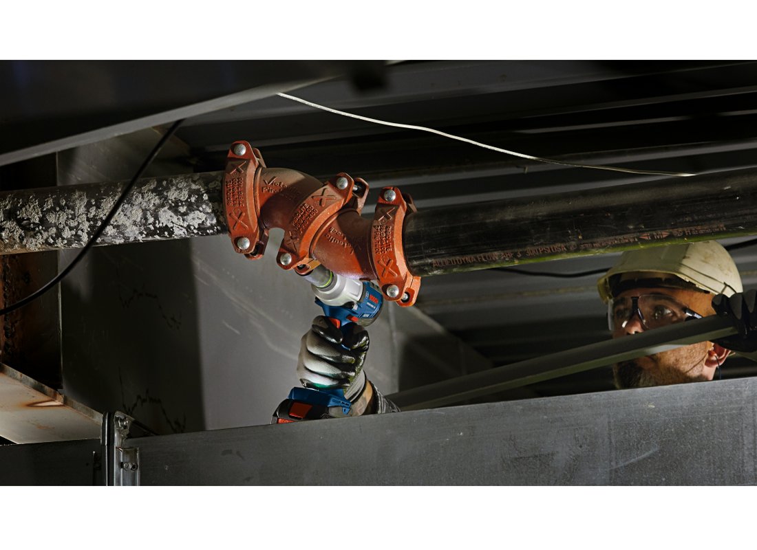 18V Brushless 1/2 In. Mid-Torque Impact Wrench Kit with Pin Detent and (2) CORE18V® 4 Ah Advanced Power Batteries