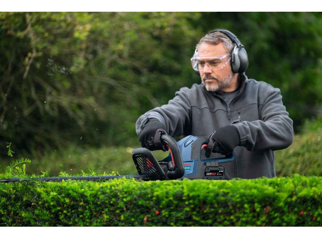 18V 24 In. Hedge Trimmer