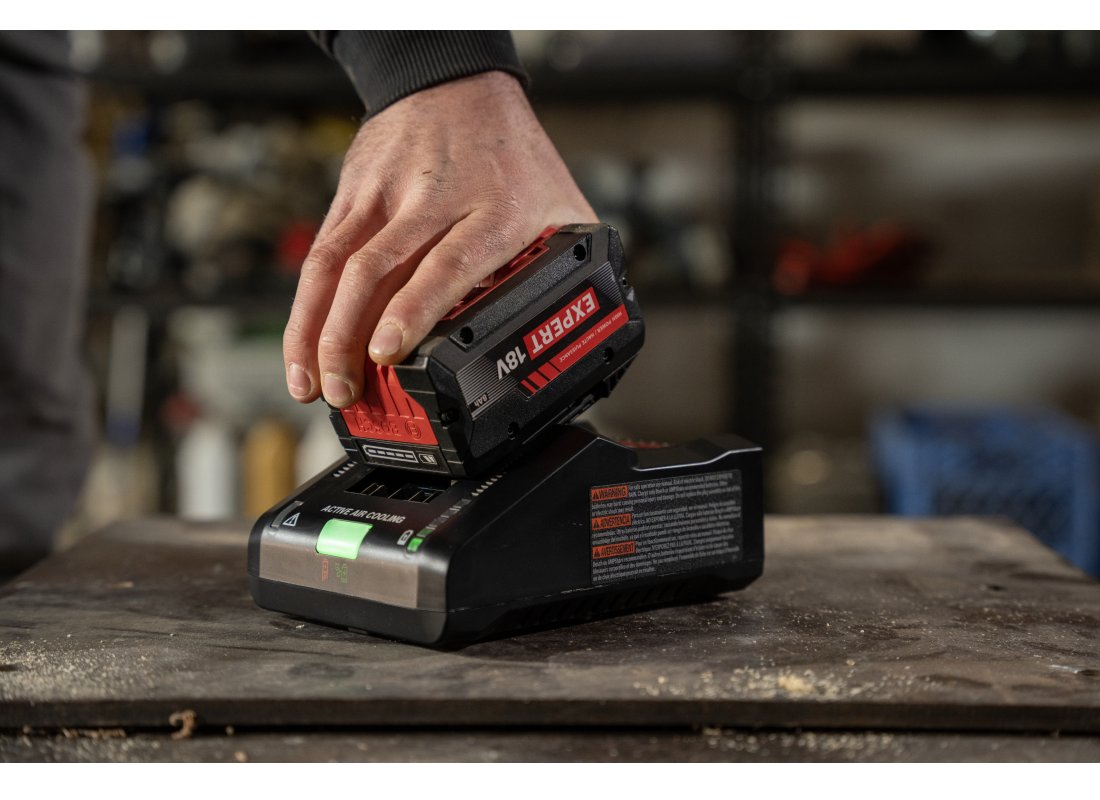 Kit de départ 18 V avec (1) batterie EXPERT 8 Ah et (1) chargeur Turbo 18 V 16 A