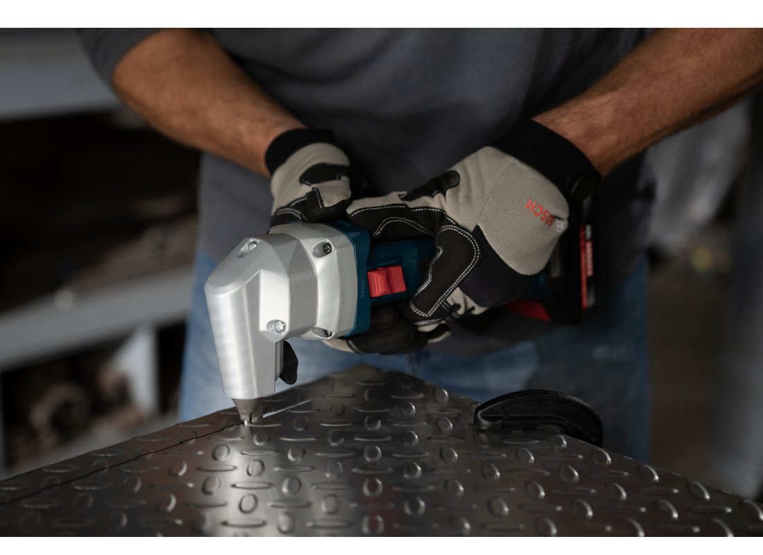 18V 16-Gauge Nibbler Lock-On Slide Switch