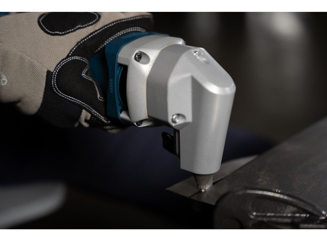 18V 16-Gauge Nibbler Lock-On Slide Switch