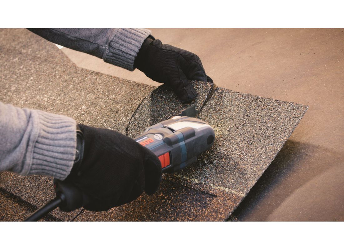Hook blade for clearance oscillating tool