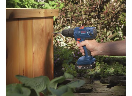 Bosch Ensemble perceuse-visseuse 18 V Compact de 1/2 po avec (2) batteries SlimPack de 1,5 Ah