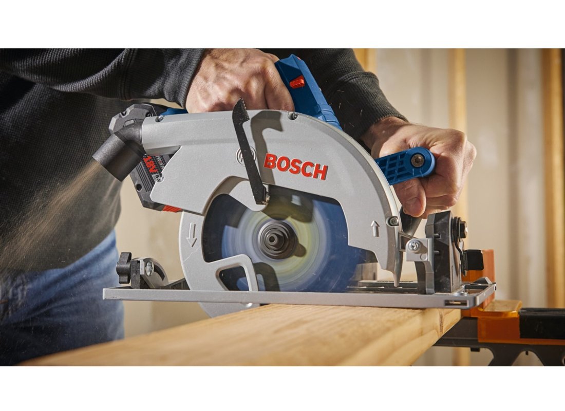 Scie circulaire 18 V Strong Arm Connected-Ready de 7-1/4 po (outil seul)