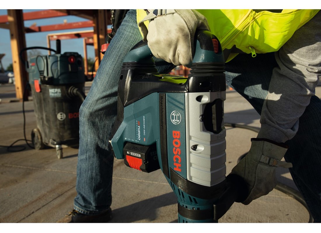 PROFACTOR 18V Hitman Connected-Ready SDS-max® 1-7/8 In. Rotary Hammer Kit with (2) CORE18V 8.0 Ah PROFACTOR Performance Batteries